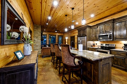Outstanding Cabin with Fire Pit, Hot-tub and Fireplace in Broken Bow, Oklahoma - Broken Bow, Oklahoma - glamping.directory