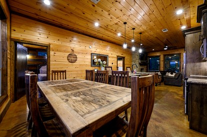 Outstanding Cabin with Fire Pit, Hot-tub and Fireplace in Broken Bow, Oklahoma - Broken Bow, Oklahoma - glamping.directory