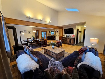 Beautiful Vacation Rental with Creek Running Through the Property for a Relaxing Getaway in Nature in Breckenridge, Colorado - Breckenridge, Colorado - glamping.directory
