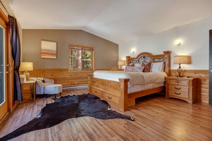Beautiful Vacation Rental with Creek Running Through the Property for a Relaxing Getaway in Nature in Breckenridge, Colorado - Breckenridge, Colorado - glamping.directory