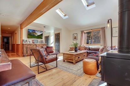 Beautiful Vacation Rental with Creek Running Through the Property for a Relaxing Getaway in Nature in Breckenridge, Colorado - Breckenridge, Colorado - glamping.directory