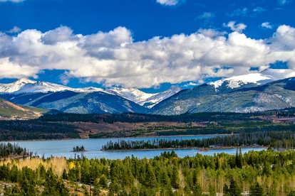 Beautiful Vacation Rental with Creek Running Through the Property for a Relaxing Getaway in Nature in Breckenridge, Colorado - Breckenridge, Colorado - glamping.directory