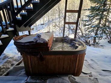 Beautiful Vacation Rental with Creek Running Through the Property for a Relaxing Getaway in Nature in Breckenridge, Colorado - Breckenridge, Colorado - glamping.directory