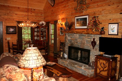 Upscale Mountain Cabin Overlooking Picturesque Pond, North Carolina - Horse Shoe, North Carolina - glamping.directory