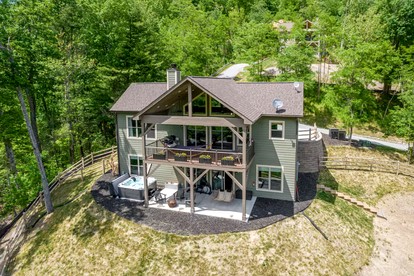 Mountain Hideaway with Waterfall Views & Relaxing Hammocks in Chimney Rock, North Carolina - Chimney Rock, North Carolina - glamping.directory
