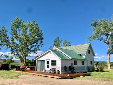 Stunning Cottage with Fire Pit in Saratoga, Wyoming - glamping.directory
