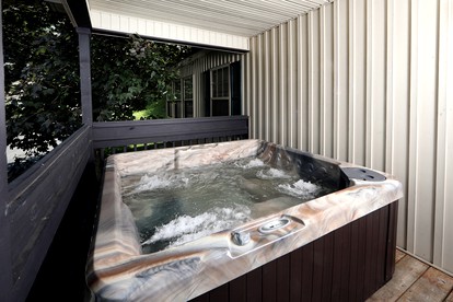 Rustic Cabin in Tennessee, Perfect for Vacation in the Great Smokies - Pigeon Forge, Tennessee - glamping.directory