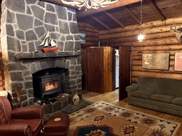 Gorgeous Log Cabin by Lake Superior for a Peaceful Escape in Nature in Lutsen, Minnesota - Lutsen, Minnesota - glamping.directory