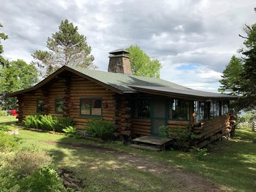 Gorgeous Log Cabin by Lake Superior for a Peaceful Escape in Nature in Lutsen, Minnesota - Lutsen, Minnesota - glamping.directory
