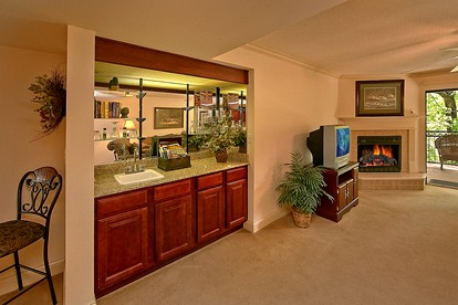Comfortable Gatlinburg Accommodation for a Family Getaway - Gatlinburg, Tennessee - glamping.directory