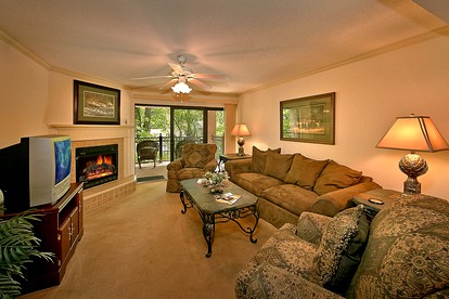 Comfortable Gatlinburg Accommodation for a Family Getaway - Gatlinburg, Tennessee - glamping.directory