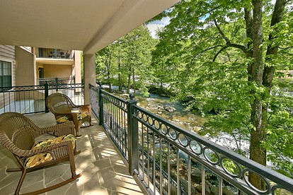 Comfortable Gatlinburg Accommodation for a Family Getaway - Gatlinburg, Tennessee - glamping.directory
