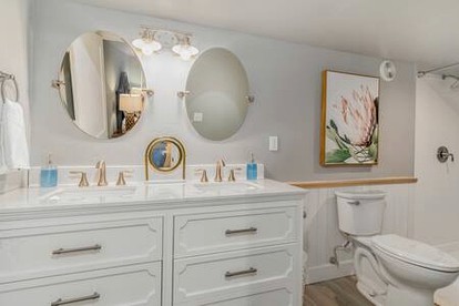 Peaceful Stylish Coastal Retreat with Private Entrance & Fenced Patio near Port Angeles Fine Arts Center, Port Angeles, WA - Port Angeles, Washington - glamping.directory