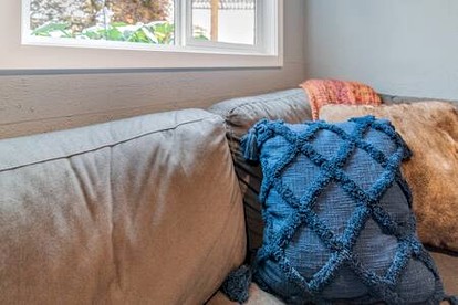 Peaceful Stylish Coastal Retreat with Private Entrance & Fenced Patio near Port Angeles Fine Arts Center, Port Angeles, WA - Port Angeles, Washington - glamping.directory