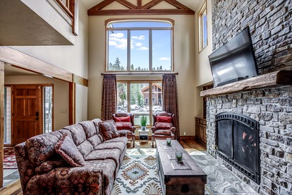 Breathtaking Group Cabin with Foosball Table Perfect for Outdoor Activities in Breckenridge, Colorado - Breckenridge, Colorado - glamping.directory