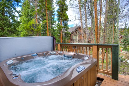 Breathtaking Group Cabin with Foosball Table Perfect for Outdoor Activities in Breckenridge, Colorado - Breckenridge, Colorado - glamping.directory