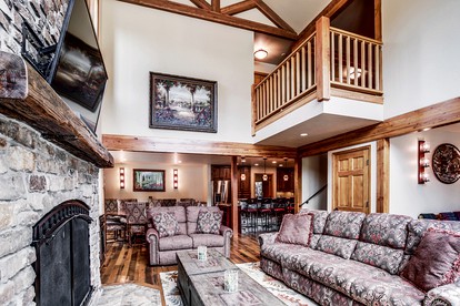 Breathtaking Group Cabin with Foosball Table Perfect for Outdoor Activities in Breckenridge, Colorado - Breckenridge, Colorado - glamping.directory