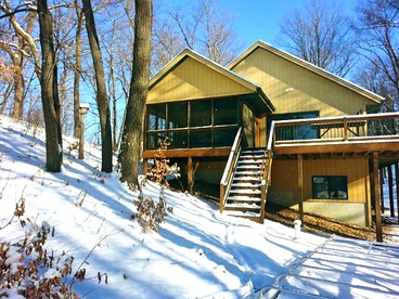 Rustic Cabin Rental with Waterfront Views on Lake Sylvia near St. Cloud, Minnesota - glamping.directory