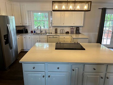 Spacious Cozy Cottage with Foosball Table, Private Deck and Fire Pit in Indian Trail, North Carolina - Indian Trail, North Carolina - glamping.directory