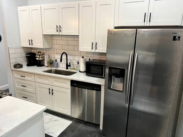 Spacious Cozy Cottage with Foosball Table, Private Deck and Fire Pit in Indian Trail, North Carolina - Indian Trail, North Carolina - glamping.directory