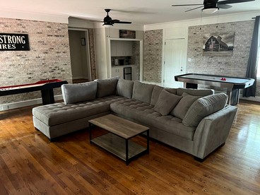 Spacious Cozy Cottage with Foosball Table, Private Deck and Fire Pit in Indian Trail, North Carolina - Indian Trail, North Carolina - glamping.directory
