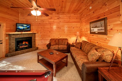 Warm and Cozy Gatlinburg Cabin Rental for a Fun-Filled Tennessee Vacation - Gatlinburg, Tennessee - glamping.directory