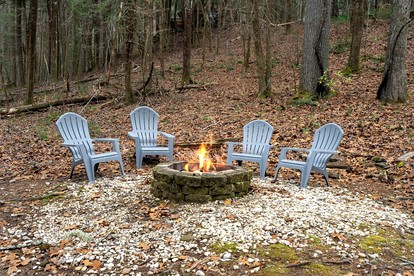 Charming Cabin Nestled in the Forest near the Toccoa River in Suches, Georgia - Suches, Georgia - glamping.directory