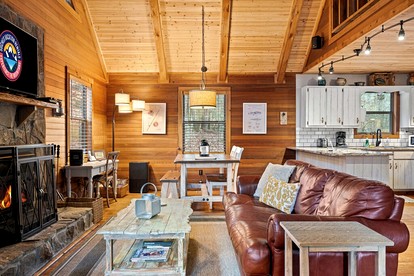 Charming Cabin Nestled in the Forest near the Toccoa River in Suches, Georgia - Suches, Georgia - glamping.directory