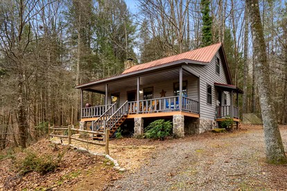 Charming Cabin Nestled in the Forest near the Toccoa River in Suches, Georgia - glamping.directory