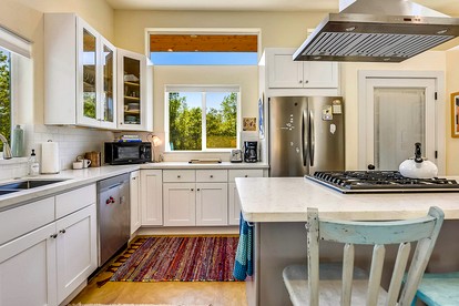 Impressive Cottage with Hot-tub and Barbecue in Forestville, California - Forestville, California - glamping.directory