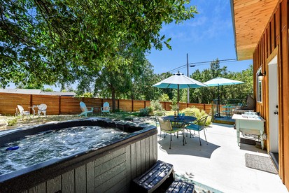 Impressive Cottage with Hot-tub and Barbecue in Forestville, California - Forestville, California - glamping.directory