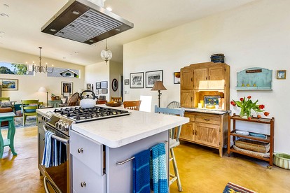 Impressive Cottage with Hot-tub and Barbecue in Forestville, California - Forestville, California - glamping.directory