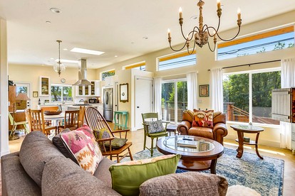 Impressive Cottage with Hot-tub and Barbecue in Forestville, California - Forestville, California - glamping.directory