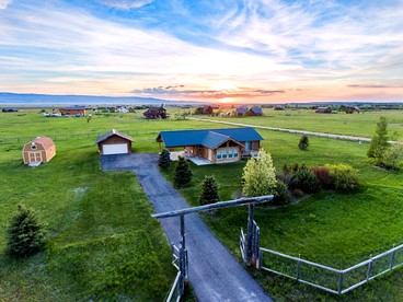 Secluded Mountain-View Cabin with Cross-Country Trails Near Scenic Lakes in Idaho - Driggs, Idaho - glamping.directory