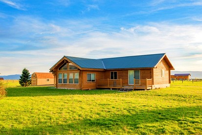 Secluded Mountain-View Cabin with Cross-Country Trails Near Scenic Lakes in Idaho - glamping.directory