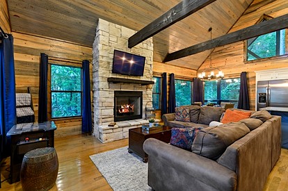 Cozy Adventure Cabin with Hot Tub & Arcade Near Broken Bow Lake, Hochatown OK - Broken Bow, Oklahoma - glamping.directory