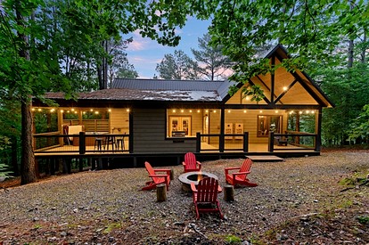 Cozy Adventure Cabin with Hot Tub & Arcade Near Broken Bow Lake, Hochatown OK - Broken Bow, Oklahoma - glamping.directory
