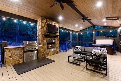 Cozy Adventure Cabin with Hot Tub & Arcade Near Broken Bow Lake, Hochatown OK - Broken Bow, Oklahoma - glamping.directory