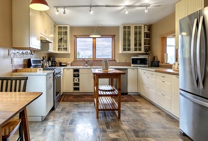 Family-Friendly Cabin Surrounded by Nature with Indoor Sauna in Grand Marais, Minnesota - Grand Marais, Minnesota - glamping.directory
