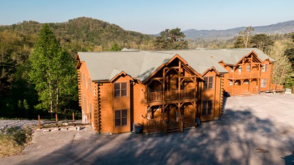 Enormous Cabin Rental for Group Getaways and Family Vacations in Tennessee - Sevierville, Tennessee - glamping.directory