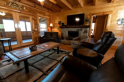 Enormous Cabin Rental for Group Getaways and Family Vacations in Tennessee - Sevierville, Tennessee - glamping.directory