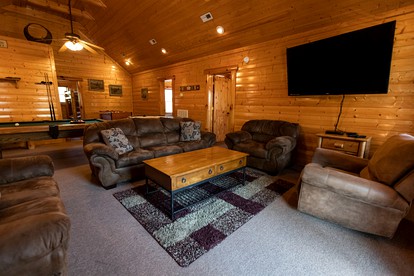 Enormous Cabin Rental for Group Getaways and Family Vacations in Tennessee - Sevierville, Tennessee - glamping.directory