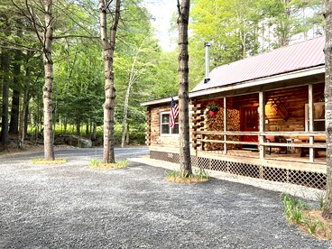 Charming Log Cabin with Hot Tub and Fireplace Minutes from Gore Ski Resort in New York - North Creek, New York - glamping.directory