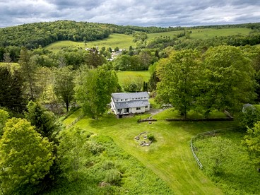 Elegant Farmhouse Getaway with Meadow Views & Outdoor Space in Treadwell, New York - Treadwell, New York - glamping.directory