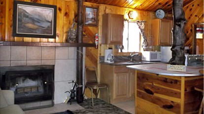 Charming One-Bedroom Vacation Rental with Full Kitchen in Navajo County, Arizona - Lakeside, Arizona - glamping.directory