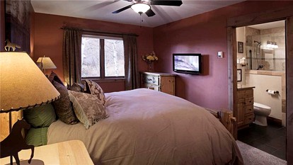 Mountainside Vacation Rental with Ski Access in Steamboat Springs, Colorado - Steamboat Springs, Colorado - glamping.directory