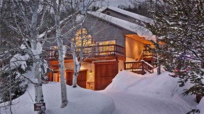 Mountainside Vacation Rental with Ski Access in Steamboat Springs, Colorado - glamping.directory