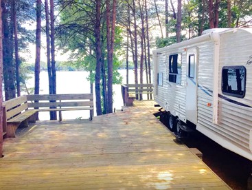 Secluded Caravan Rental for Families on Lake Wylie near Charlotte - Charlotte, North Carolina - glamping.directory