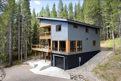 Mountain Cabin with Elegant Chic Interior and Deck in Montana - Bozeman, Montana - glamping.directory