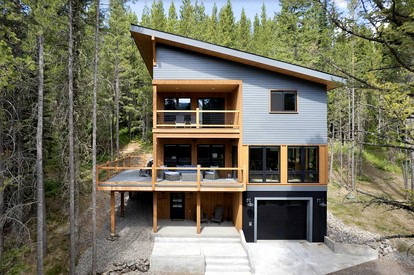 Mountain Cabin with Elegant Chic Interior and Deck in Montana - glamping.directory